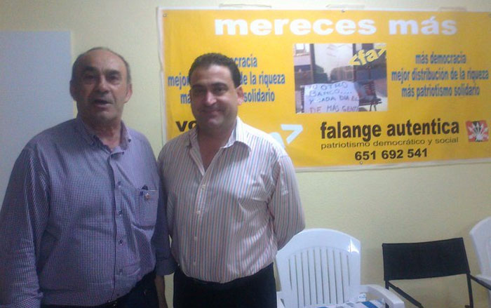 Antonio Ortega (derecha) toma el relevo de Eduardo López Pascual (izquierda) como responsable de FA-Murcia