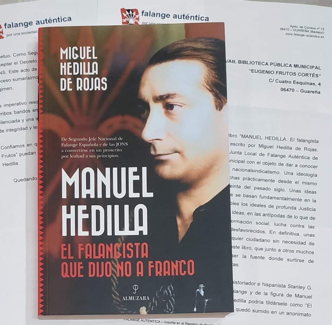 Un ejemplar del libro donado por Falange Auténtica de Guareña a la Biblioteca Pública Municipal "Eugenio Frutos Cortés”.